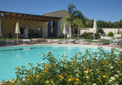 Casa Vacanze Residence Latruvatura Bilocali In Villa Con Piscina